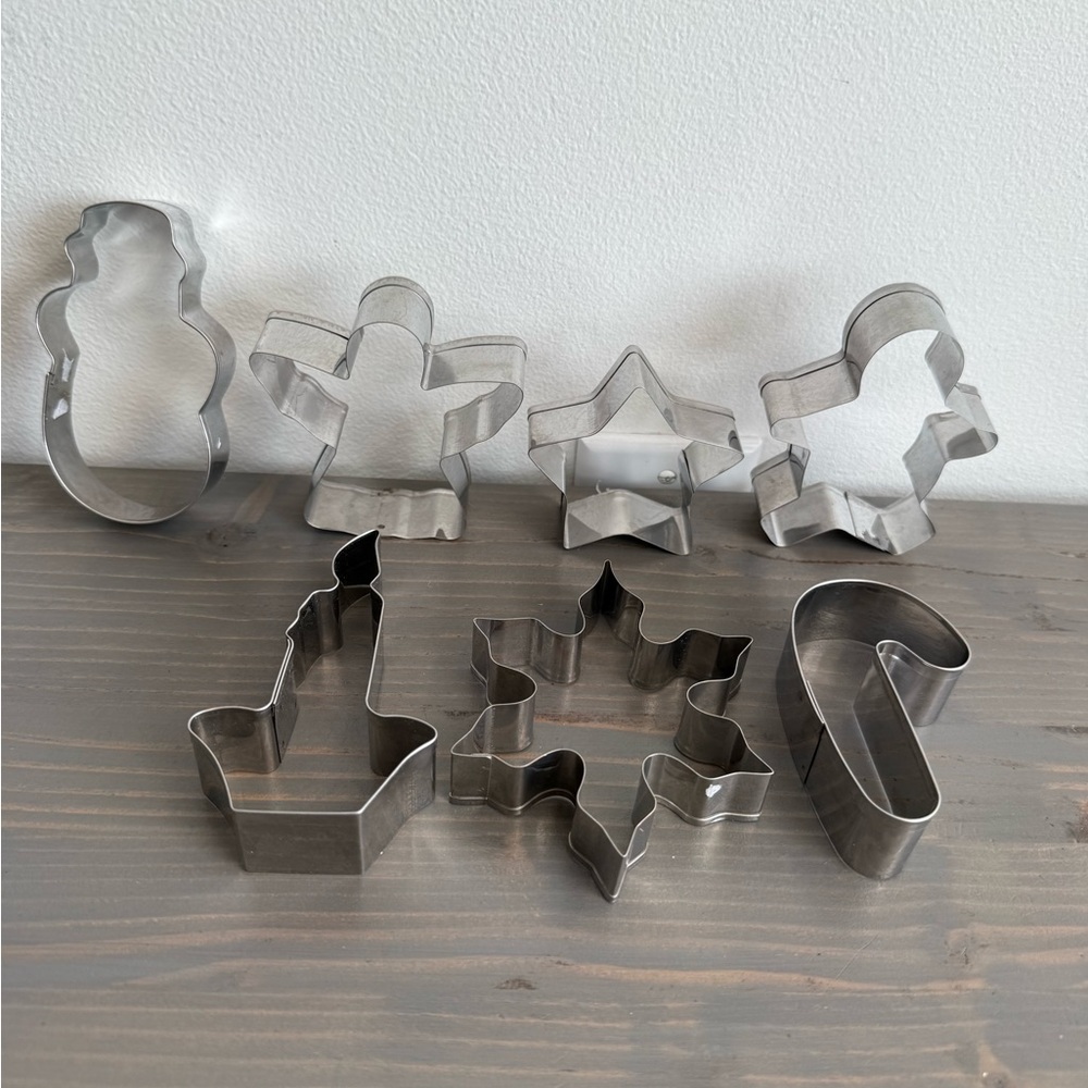 7 metal Christmas cookie cutters
